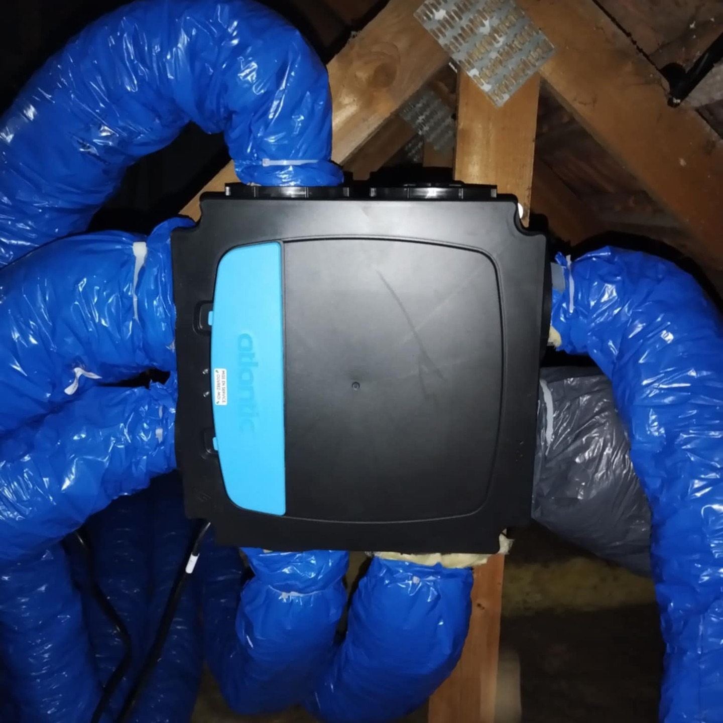Nos professionnels assurent l'installation des systèmes de ventilation VMC double flux ou simple flux. Faites appel à notre service d'installation !